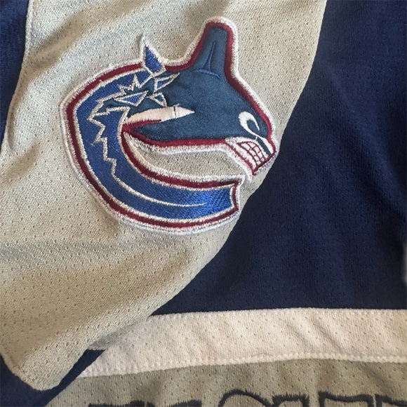 VTG Vancouver Canucks NHL Mighty Mac Hockey Jersey Youth Size: XL (18) - Picture 4 of 6